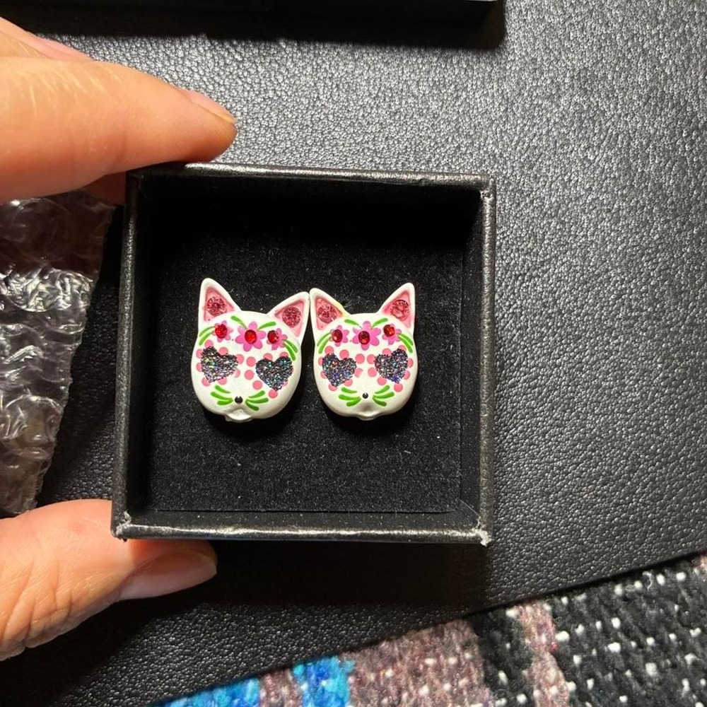 Betsey Johnson Sugar Skull Cat Stud Earrings White Multi Rhinestone Heart Eyes